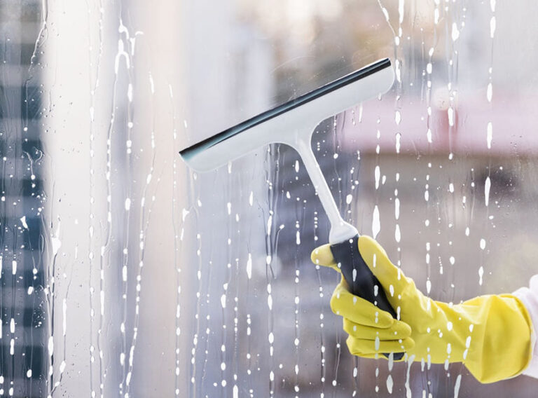 Καθαρισμός τζαμιών χανιά, καθαρισμός βιτρίνας καταστήματος χανιά απο πακέτα υπηρεσιών καθαρισμού